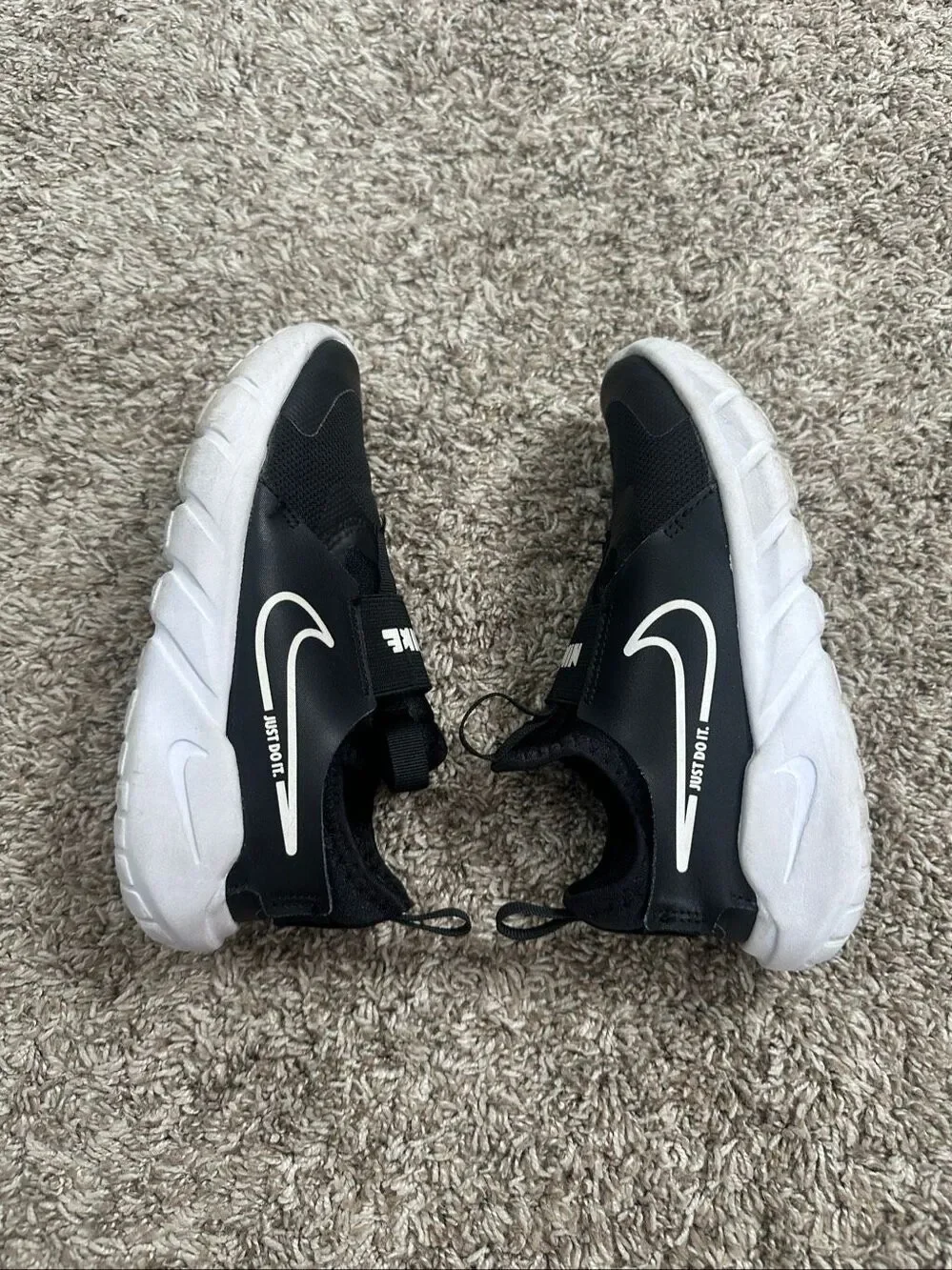 Nike Flex Runner 2 Slip-On Running Shoe Sneaker White/Black Little Kids Size 13c